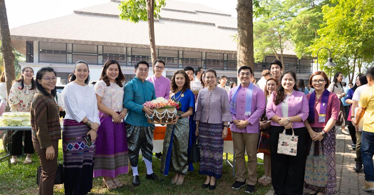 คณะศิลปศาสตร์ เข้าร่วมพิธีสระเกล้าดำหัวอธิการบดี และผู้อาวุโส
เนื่องในประเพณีสงกรานต์มหาวิทยาลัยพะเยา ประจำปี ๒๕๖๘