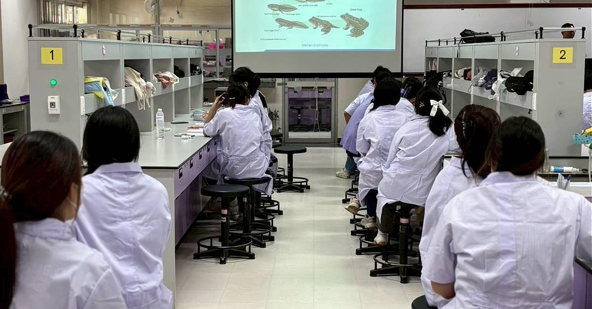 งานบริการวิชาการ คณะวิทยาศาสตร์ ให้บริการ โครงการ Extra Lab. แก่นักเรียนโครงการห้องเรียนพิเศษ วมว. โรงเรียนสาธิตมหาวิทยาลัยพะเยา