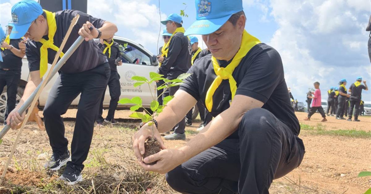 ผู้ช่วยศาสตราจารย์ ดร.วุฒิชัย ไชยรินคำ รองอธิการบดีฝ่ายคุณภาพนิสิต พร้อมด้วยบุคลากรและนิสิตจิตอาสา 904 เข้าร่วมกิจกรรมจิตอาสาพระราชทานเนื่องในโอกาสวันเฉลิมพระชนมพรรษา สมเด็จพระนาง