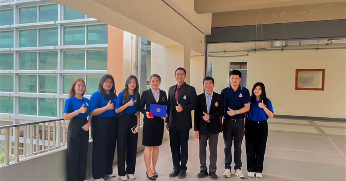 Congratulations to Ms. Wilaiwan Sangoiam who received a certificate of good behavior award and a pin of honor for the year 2023 at the higher education level from the Buddhist Association of Thailand under the royal patronage
