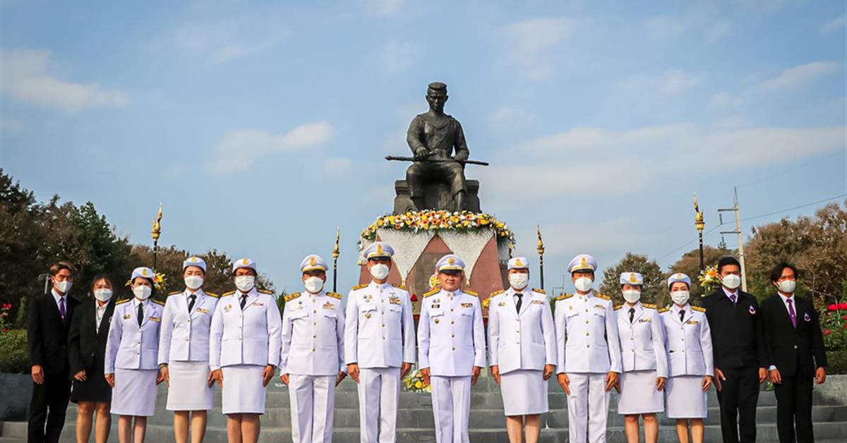 กองกิจการนิสิตร่วมพิธีวางพานพุ่มถวายราชสักการะพระบรมราชานุสาวรีย์สมเด็จพระนเรศวรมหาราช