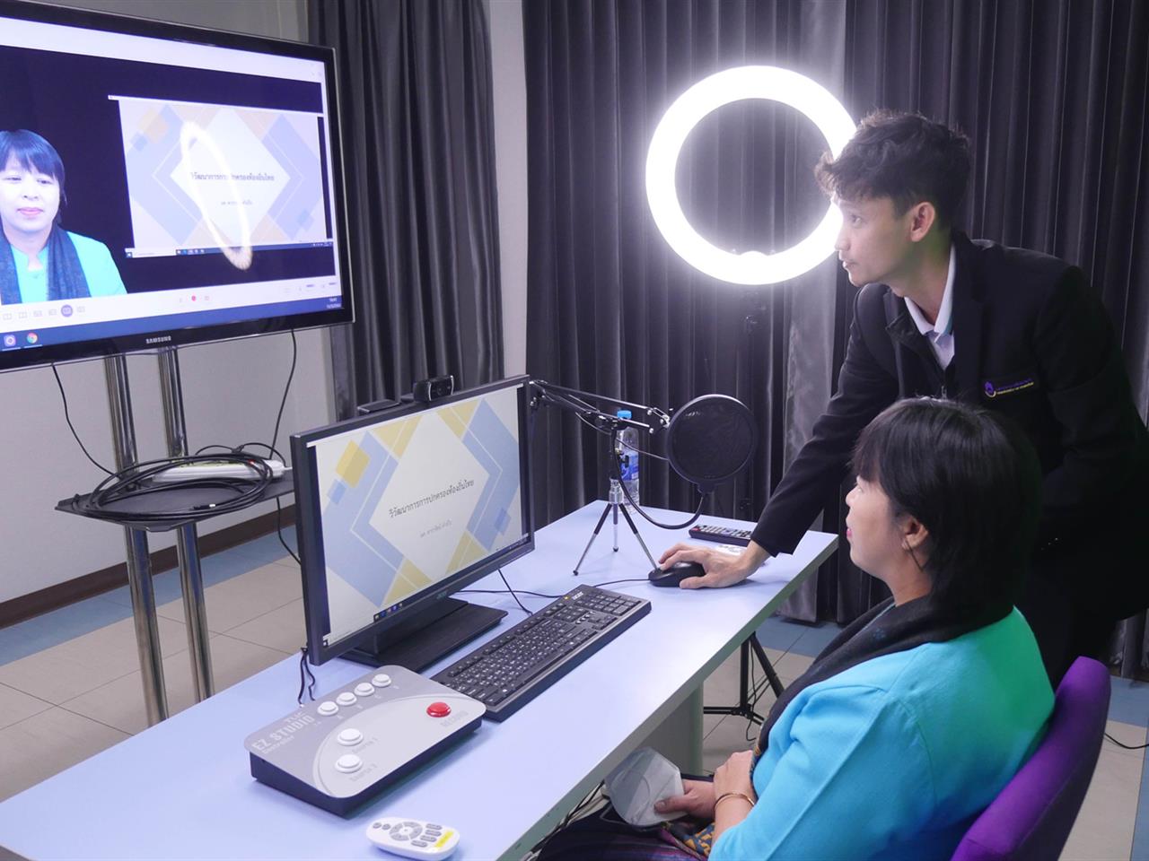 รองอธิการดีฝ่ายวางแผนและสารสนเทศ ประชุมติดตามงานร่วมกับงานผลิตสื่อนวัตกรรม เพื่อติดตามผลการผลิตสื่ออิเล็กทรอนิกส์ (Super KPI) 