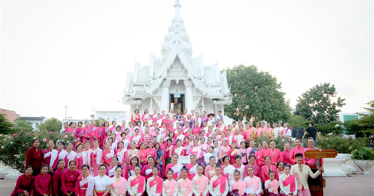 นักเรียนสาธิต มพ. ร่วมฟ้อนจิตอาสาสักการะศาลหลักเมือง ในโอกาสวันครบรอบก่อตั้งจังหวัดพะเยา