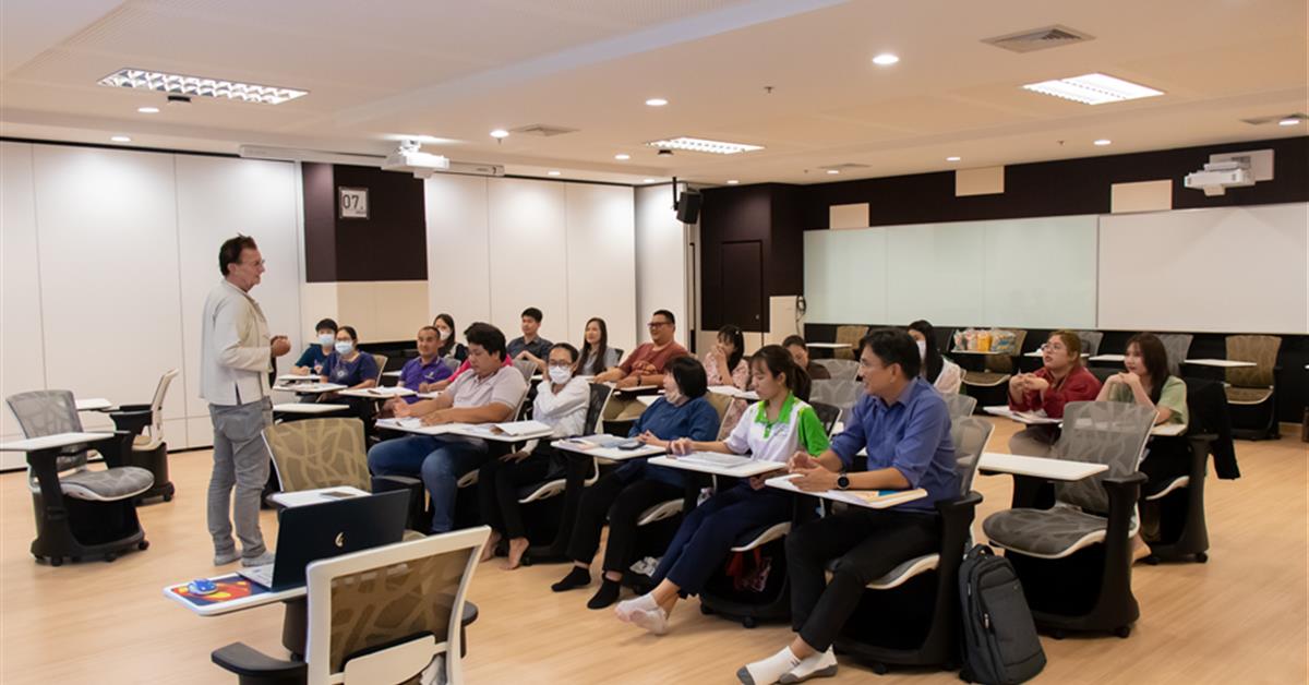 คณะศิลปศาสตร์ร่วมจัดโครงการพัฒนาทักษะการใช้ภาษาอังกฤษ รุ่นที่ 3 เพื่อพัฒนาทักษะการใช้ภาษาอังกฤษให้แก่บุคลากรของมหาวิทยาลัยพะเยา