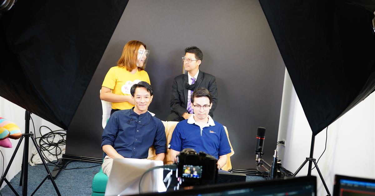 คณบดีคณะพลังงานและสิ่งแวดล้อม นำทีมคณาจารย์ร่วมไลฟ์ประชาสัมพันธ์หลักสูตร