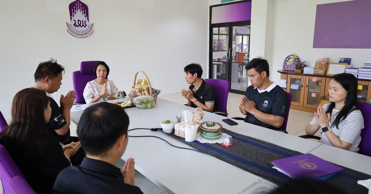 บุคลากรวิทยาเขตเชียงรายร่วมจัดพิธีสระเกล้าดำหัวผู้อำนวยการอย่างพร้อมเพรียง