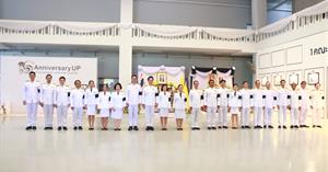 คณบดีคณะพยาบาลศาสตร์ มหาวิทยาลัยพะเยา เข้าร่วมพิธีลงนามถวายพระพรชัยมงคล เนื่องในโอกาสวันเฉลิมพระชนมพรรษา พระบาทสมเด็จพระเจ้าอยู่หัว > </a><div style=