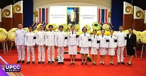 ผู้เข้าร่วมพิธีโดยพร้อมเพรียงกัน > </a><div style=