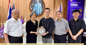 สาขาวิชาภาษาจีน คณะศิลปศาสตร์ มหาวิทยาลัยพะเยา รับมอบหนังสือด้านจีนศึกษา กว่า 2,000 เล่ม จากศูนย์จีนศึกษา สถาบันเอเชียตะวันออกศึกษาฯ มหาวิทยาลัยธรรมศาสตร์ > </a><div style=