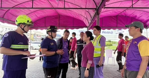 ม.พะเยา เปิดศูนย์พักพิงชั่วคราว และจัดตั้งศูนย์ประสานงานช่วยเหลือผู้ประสบภัยน้ำท่วมบริเวณหน้ามหาวิทยาลัย